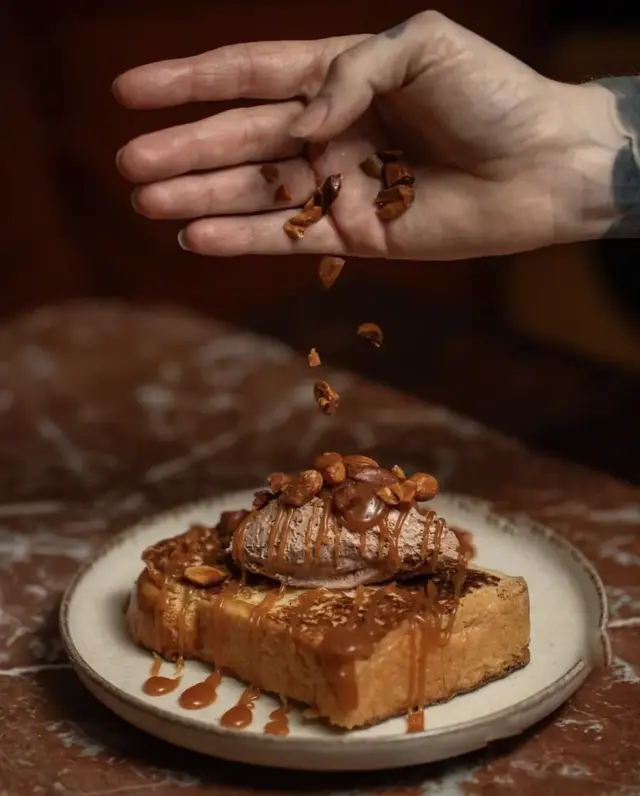Dessert caramel et noisettes chez Mimosa